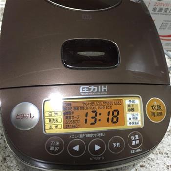 电饭锅猪脚怎么做，电饭锅猪脚怎么做好吃，电饭锅猪脚做法