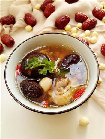 温补香菇鸡汤怎么做，温补香菇鸡汤怎么做好吃，温补香菇鸡汤做法