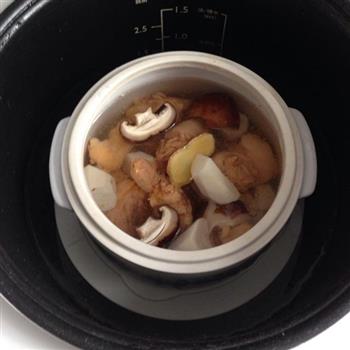香菇山药鸡汤怎么做，香菇山药鸡汤怎么做好吃，香菇山药鸡汤做法