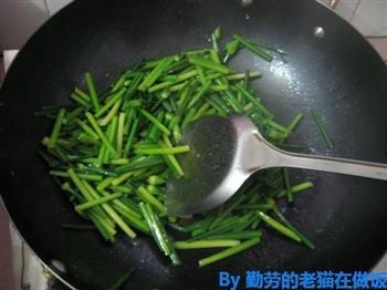 墨鱼仔韭菜花怎么做，墨鱼仔韭菜花怎么做好吃，墨鱼仔韭菜花做法