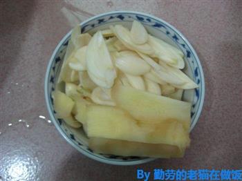 墨鱼仔韭菜花怎么做，墨鱼仔韭菜花怎么做好吃，墨鱼仔韭菜花做法