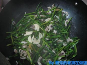 墨鱼仔韭菜花怎么做，墨鱼仔韭菜花怎么做好吃，墨鱼仔韭菜花做法