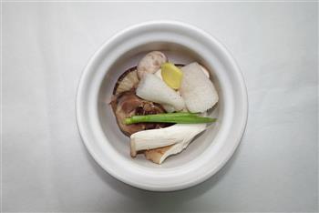 什菇鲜鸡汤怎么做，什菇鲜鸡汤怎么做好吃，什菇鲜鸡汤做法