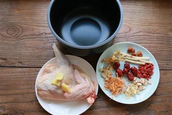 西洋参虫草花土鸡汤怎么做，西洋参虫草花土鸡汤怎么做好吃，西洋参虫草花土鸡汤做法