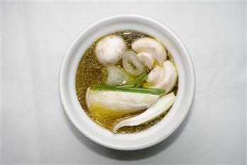 什菇鲜鸡汤怎么做，什菇鲜鸡汤怎么做好吃，什菇鲜鸡汤做法