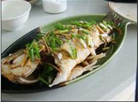 辣味蒸鲈鱼怎么做，辣味蒸鲈鱼怎么做好吃，辣味蒸鲈鱼做法