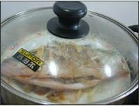 辣味蒸鲈鱼怎么做，辣味蒸鲈鱼怎么做好吃，辣味蒸鲈鱼做法