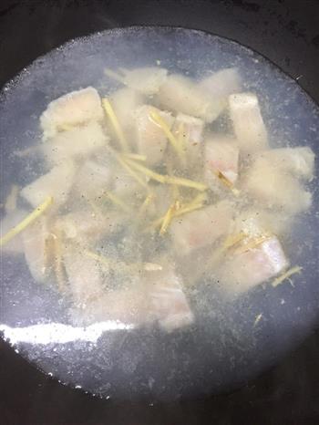 龙利鱼番茄汤怎么做，龙利鱼番茄汤怎么做好吃，龙利鱼番茄汤做法