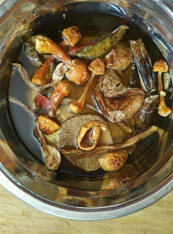 玉米杂菌汤怎么做，玉米杂菌汤怎么做好吃，玉米杂菌汤做法