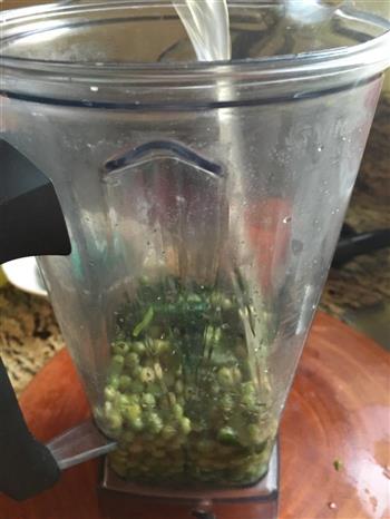 西餐-豌豆菠菜汤怎么做，西餐-豌豆菠菜汤怎么做好吃，西餐-豌豆菠菜汤做法