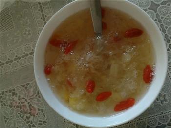银耳莲子枸杞汤怎么做，银耳莲子枸杞汤怎么做好吃，银耳莲子枸杞汤做法