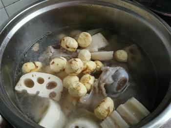 莲藕大骨汤怎么做，莲藕大骨汤怎么做好吃，莲藕大骨汤做法