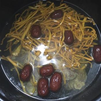 龙骨煲虫草花怎么做，龙骨煲虫草花怎么做好吃，龙骨煲虫草花做法