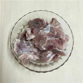龙骨煲虫草花怎么做，龙骨煲虫草花怎么做好吃，龙骨煲虫草花做法