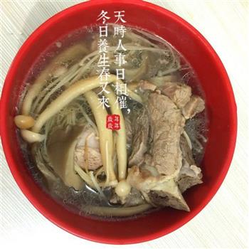 鲜菇龙骨汤一一营养高汤怎么做，鲜菇龙骨汤一一营养高汤怎么做好吃，鲜菇龙骨汤一一营养高汤做法