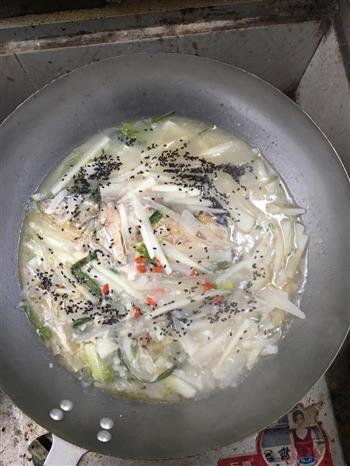鲫鱼炖萝卜汤怎么做，鲫鱼炖萝卜汤怎么做好吃，鲫鱼炖萝卜汤做法