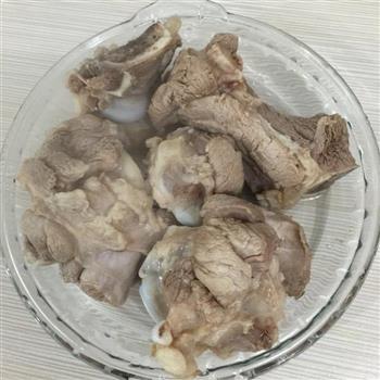 鲜菇龙骨汤一一营养高汤怎么做，鲜菇龙骨汤一一营养高汤怎么做好吃，鲜菇龙骨汤一一营养高汤做法
