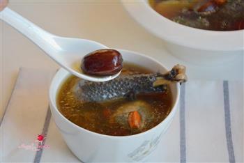 乌鸡香菇红枣汤怎么做，乌鸡香菇红枣汤怎么做好吃，乌鸡香菇红枣汤做法