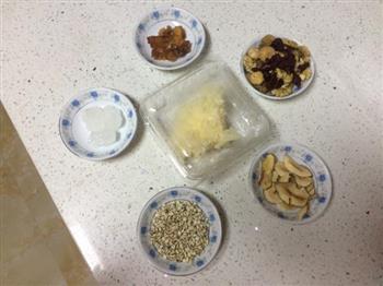 桃胶活耳薏米甜汤怎么做，桃胶活耳薏米甜汤怎么做好吃，桃胶活耳薏米甜汤做法