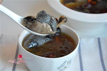 乌鸡香菇红枣汤怎么做，乌鸡香菇红枣汤怎么做好吃，乌鸡香菇红枣汤做法