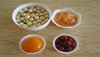 桂花果味莲子汤怎么做，桂花果味莲子汤怎么做好吃，桂花果味莲子汤做法
