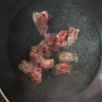猪骨土豆胡萝卜汤怎么做，猪骨土豆胡萝卜汤怎么做好吃，猪骨土豆胡萝卜汤做法
