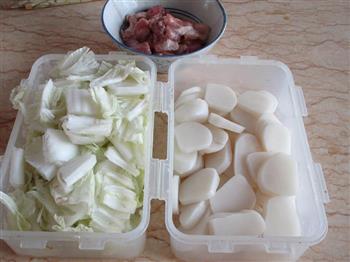 白菜肉片汤年糕怎么做，白菜肉片汤年糕怎么做好吃，白菜肉片汤年糕做法