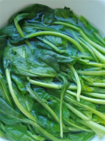 菠菜番茄菌菇汤怎么做，菠菜番茄菌菇汤怎么做好吃，菠菜番茄菌菇汤做法