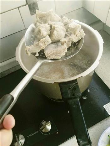 家常炖排骨怎么做，家常炖排骨怎么做好吃，家常炖排骨做法