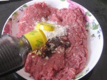 大葱羊肉锅贴怎么做，大葱羊肉锅贴怎么做好吃，大葱羊肉锅贴做法