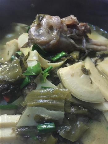 冬笋酸菜炖骨头怎么做，冬笋酸菜炖骨头怎么做好吃，冬笋酸菜炖骨头做法