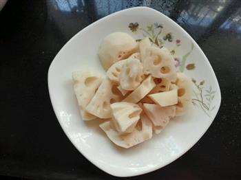 鱿鱼干莲藕猪骨汤怎么做，鱿鱼干莲藕猪骨汤怎么做好吃，鱿鱼干莲藕猪骨汤做法