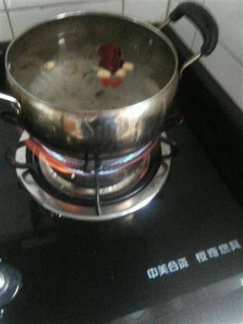 银耳莲子酒糟汤怎么做，银耳莲子酒糟汤怎么做好吃，银耳莲子酒糟汤做法