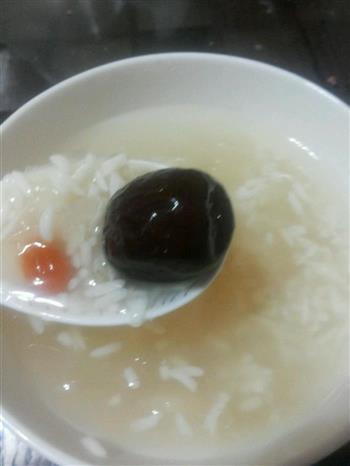 银耳莲子酒糟汤怎么做，银耳莲子酒糟汤怎么做好吃，银耳莲子酒糟汤做法