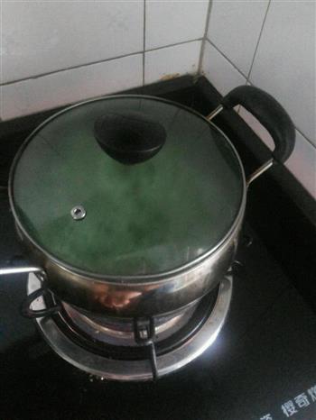 银耳莲子酒糟汤怎么做，银耳莲子酒糟汤怎么做好吃，银耳莲子酒糟汤做法
