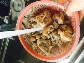 马蹄甘蔗羊肉汤怎么做，马蹄甘蔗羊肉汤怎么做好吃，马蹄甘蔗羊肉汤做法