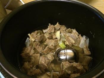 西红柿牛腩怎么做，西红柿牛腩怎么做好吃，西红柿牛腩做法