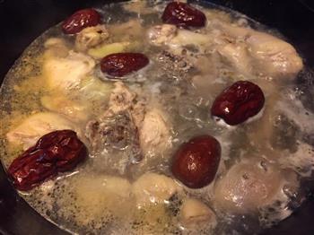补血养颜甜鸡汤怎么做，补血养颜甜鸡汤怎么做好吃，补血养颜甜鸡汤做法