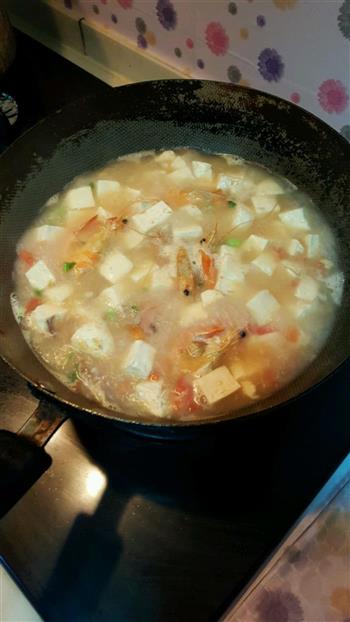 豆腐海鲜汤怎么做，豆腐海鲜汤怎么做好吃，豆腐海鲜汤做法
