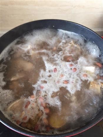 荸荠炖土鸡汤怎么做，荸荠炖土鸡汤怎么做好吃，荸荠炖土鸡汤做法