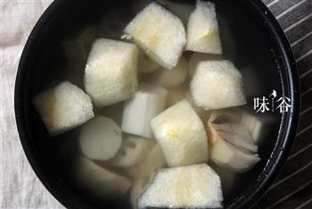 预防感冒的梨藕荸荠汤怎么做，预防感冒的梨藕荸荠汤怎么做好吃，预防感冒的梨藕荸荠汤做法