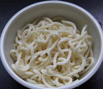 鱿鱼炒乌冬面怎么做，鱿鱼炒乌冬面怎么做好吃，鱿鱼炒乌冬面做法