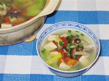 豆腐干丝瓜汤怎么做，豆腐干丝瓜汤怎么做好吃，豆腐干丝瓜汤做法