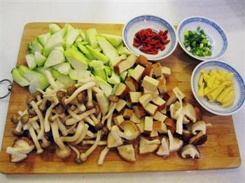 豆腐干丝瓜汤怎么做，豆腐干丝瓜汤怎么做好吃，豆腐干丝瓜汤做法
