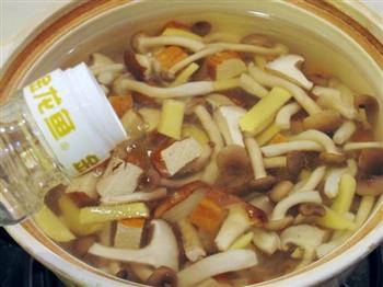 豆腐干丝瓜汤怎么做，豆腐干丝瓜汤怎么做好吃，豆腐干丝瓜汤做法