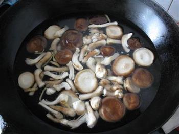 香菇豆腐小白菜汤怎么做，香菇豆腐小白菜汤怎么做好吃，香菇豆腐小白菜汤做法
