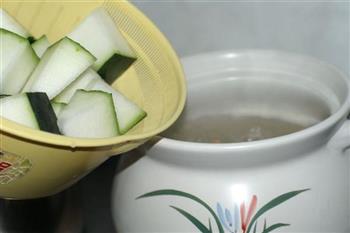 干贝冬瓜薏米扇骨汤怎么做，干贝冬瓜薏米扇骨汤怎么做好吃，干贝冬瓜薏米扇骨汤做法