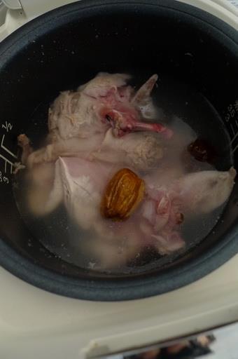 西洋菜蜜枣鸡汤怎么做，西洋菜蜜枣鸡汤怎么做好吃，西洋菜蜜枣鸡汤做法