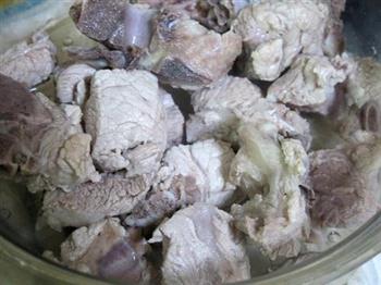 苦瓜海带排骨汤怎么做，苦瓜海带排骨汤怎么做好吃，苦瓜海带排骨汤做法
