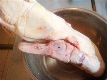 莲子薏米煲鸭汤怎么做，莲子薏米煲鸭汤怎么做好吃，莲子薏米煲鸭汤做法